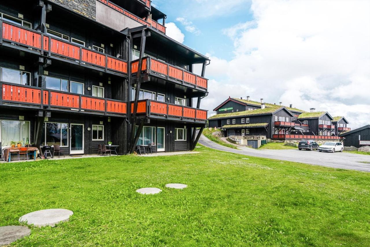 Leilighet på Beitostølen. Terrasse og parkering Eksteriør bilde