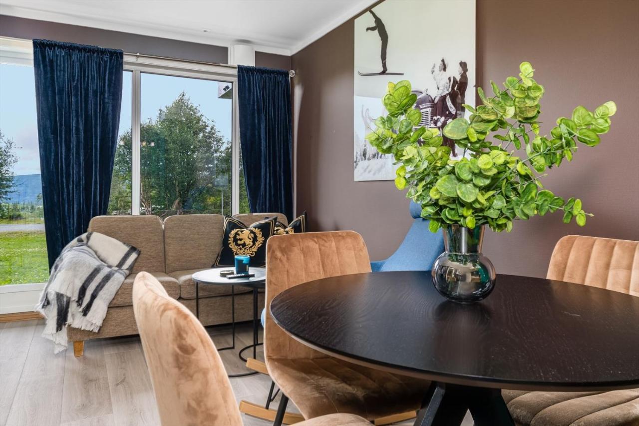 Leilighet på Beitostølen. Terrasse og parkering Eksteriør bilde